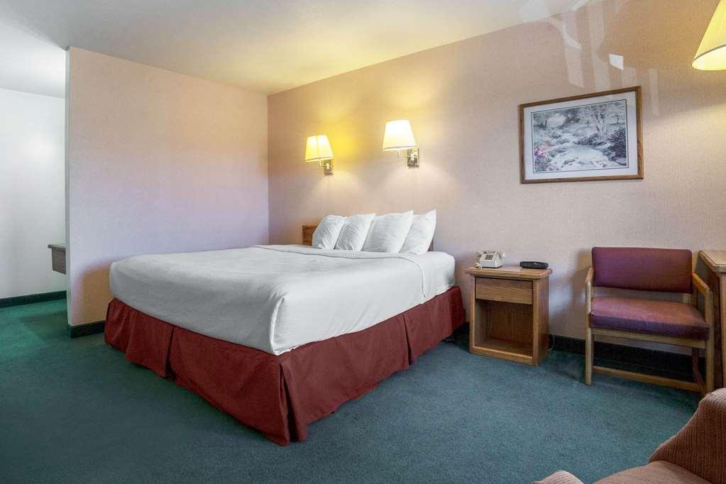 Rodeway Inn Whitehall Room photo