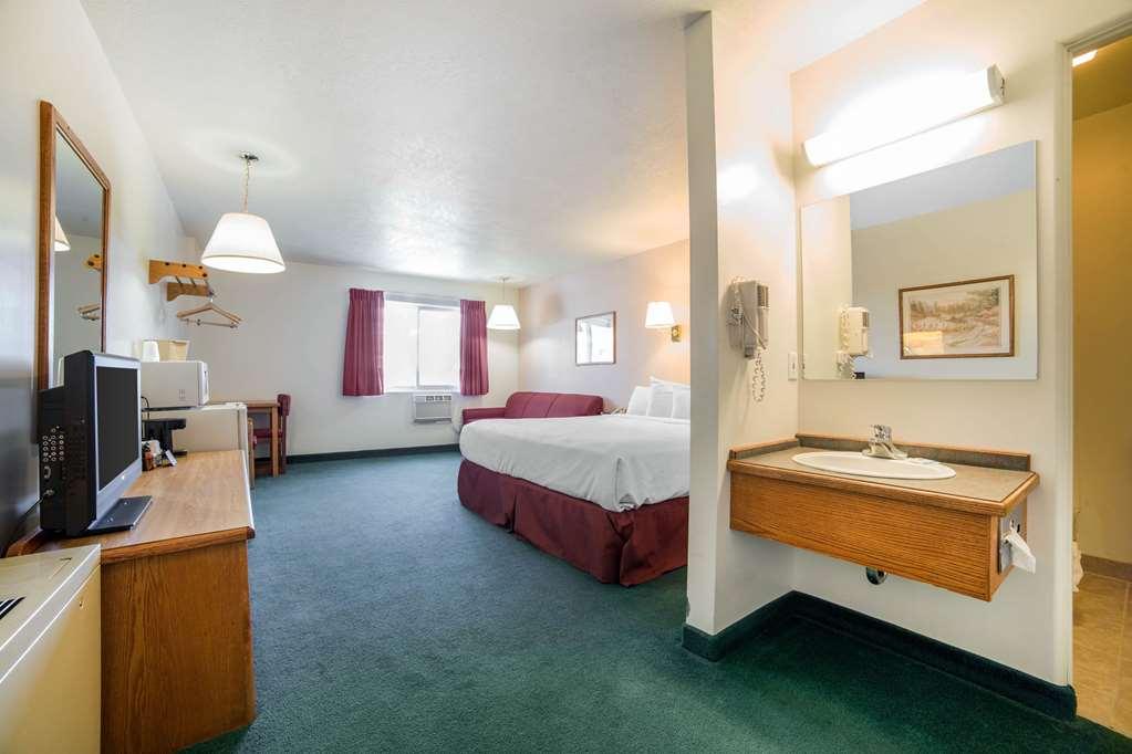 Rodeway Inn Whitehall Room photo