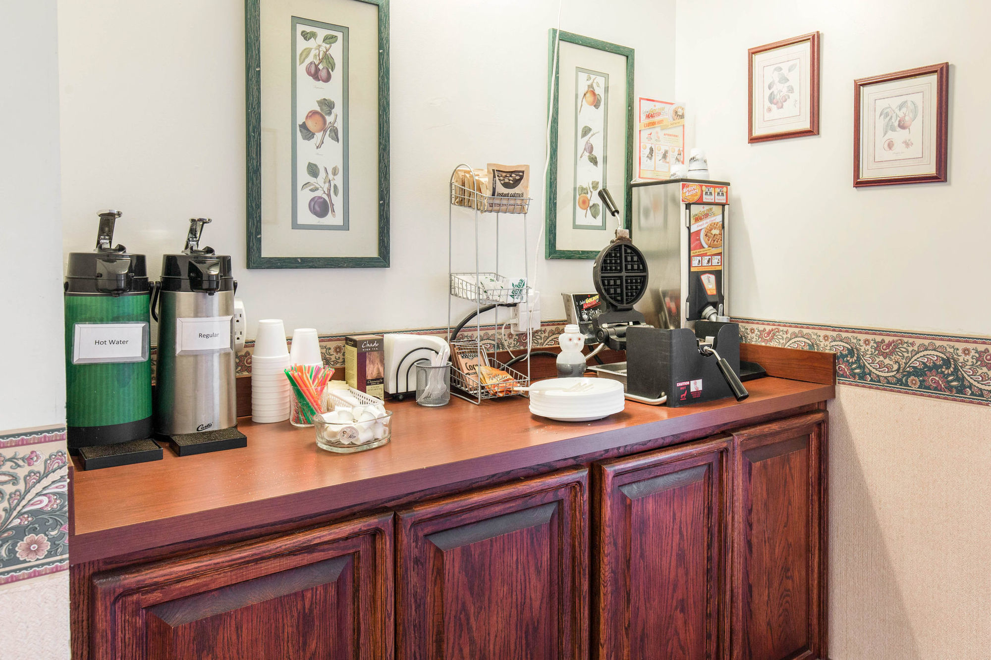 Rodeway Inn Whitehall Facilities photo