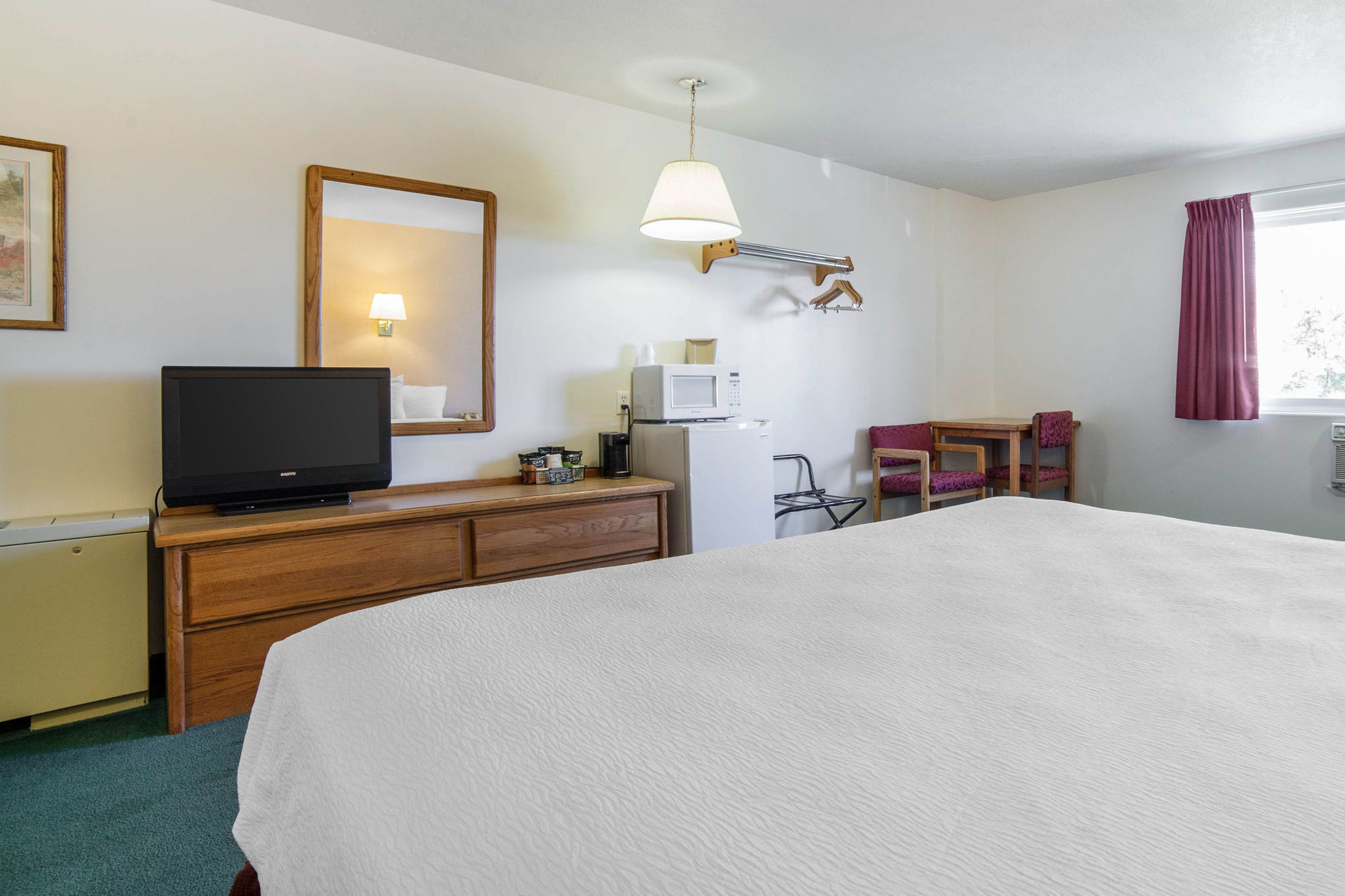 Rodeway Inn Whitehall Room photo
