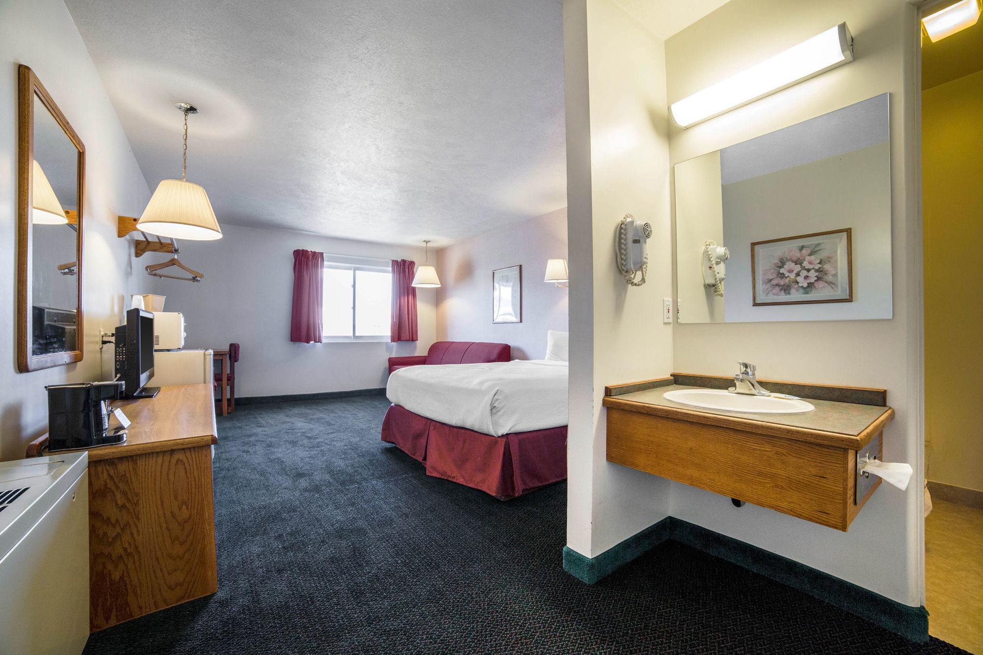 Rodeway Inn Whitehall Room photo
