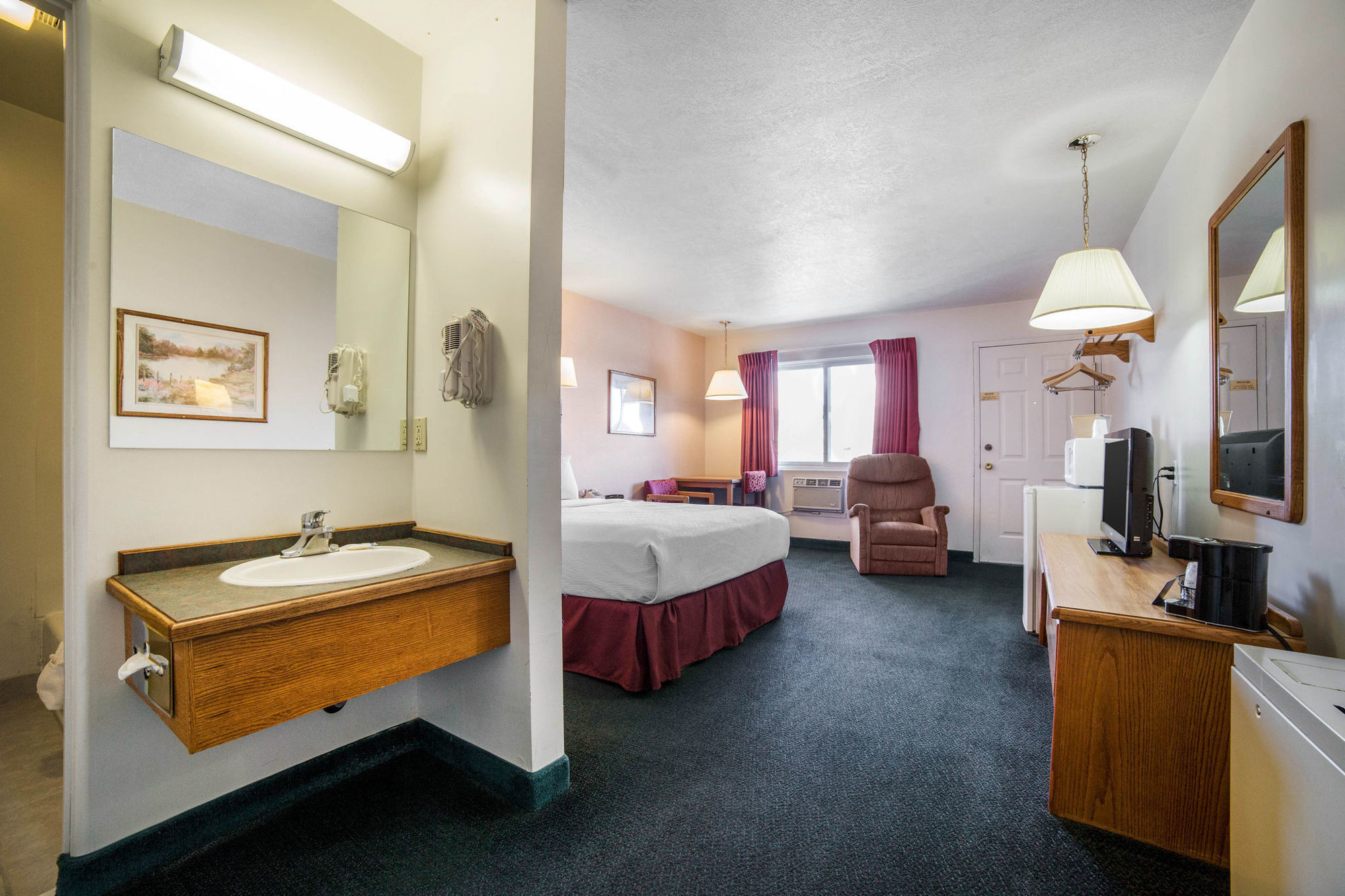 Rodeway Inn Whitehall Room photo