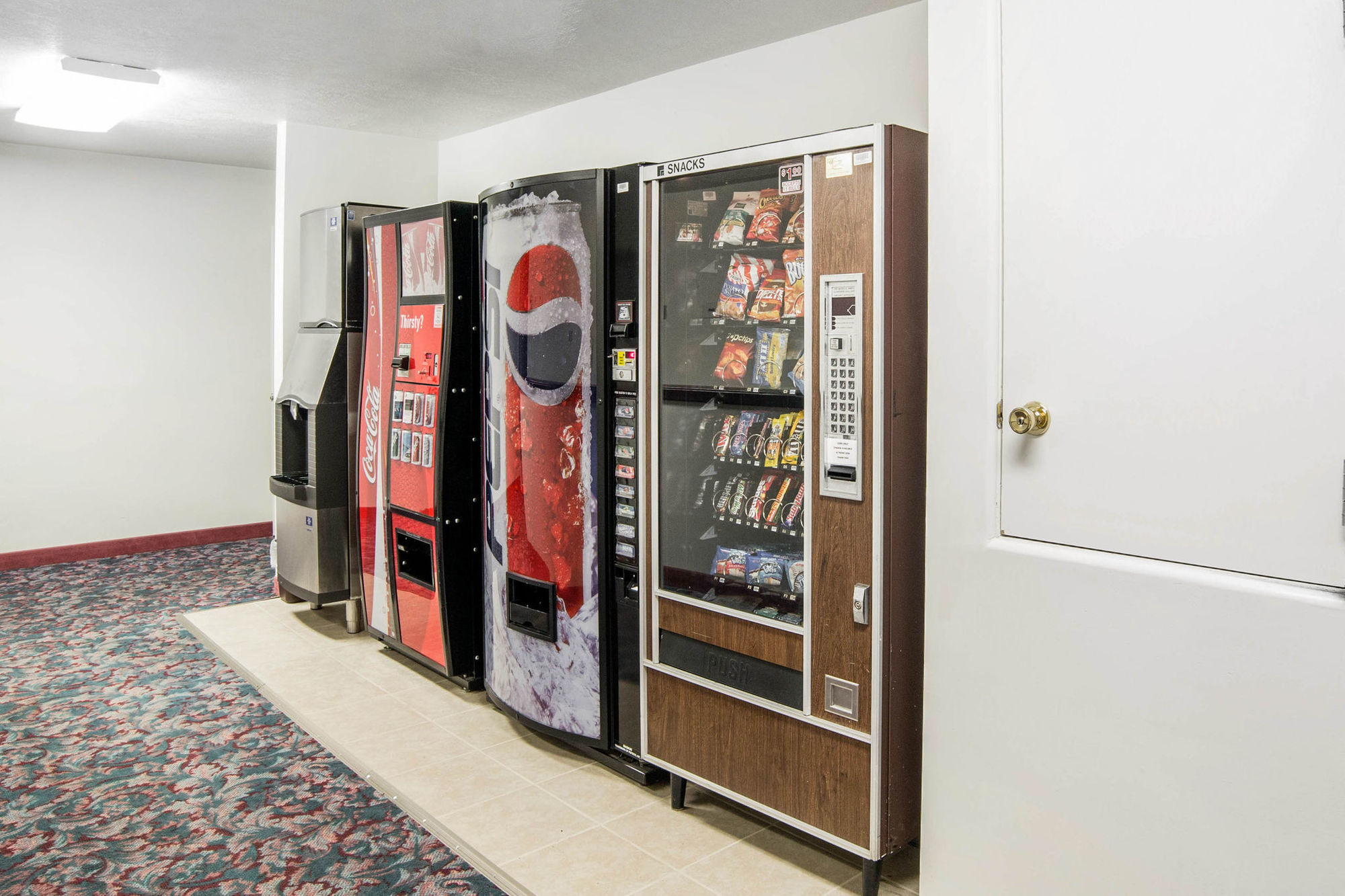 Rodeway Inn Whitehall Amenities photo
