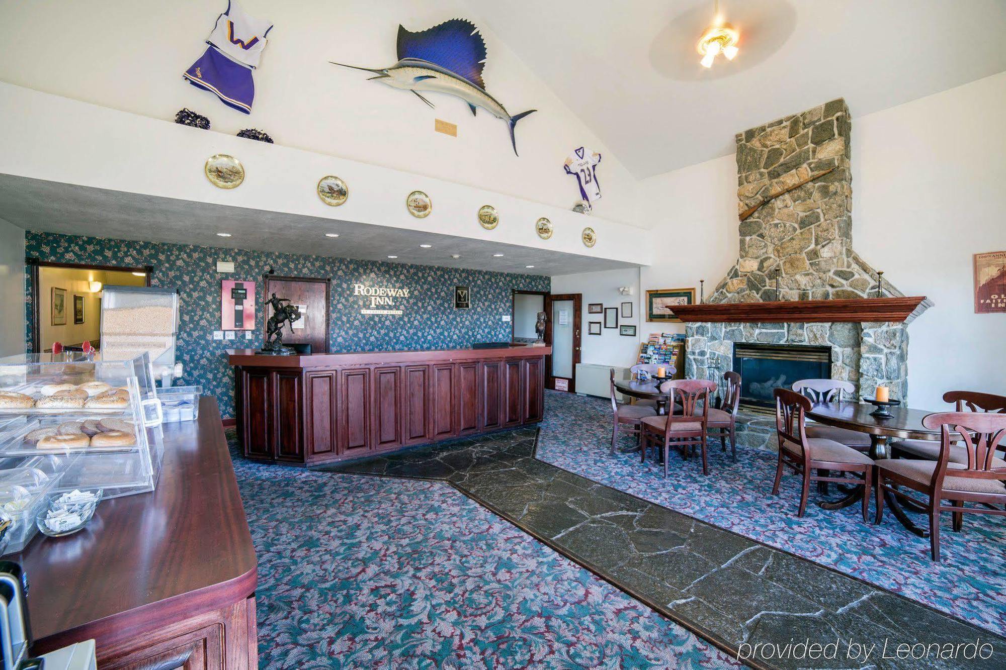 Rodeway Inn Whitehall Exterior photo